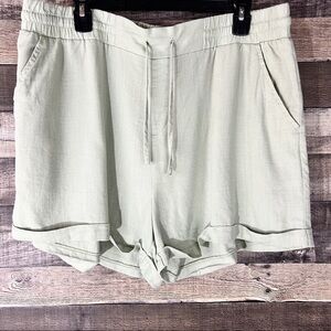 Como Vintage Green Linen Shorts‎